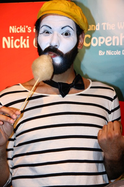 Nickis Adventures Around the World